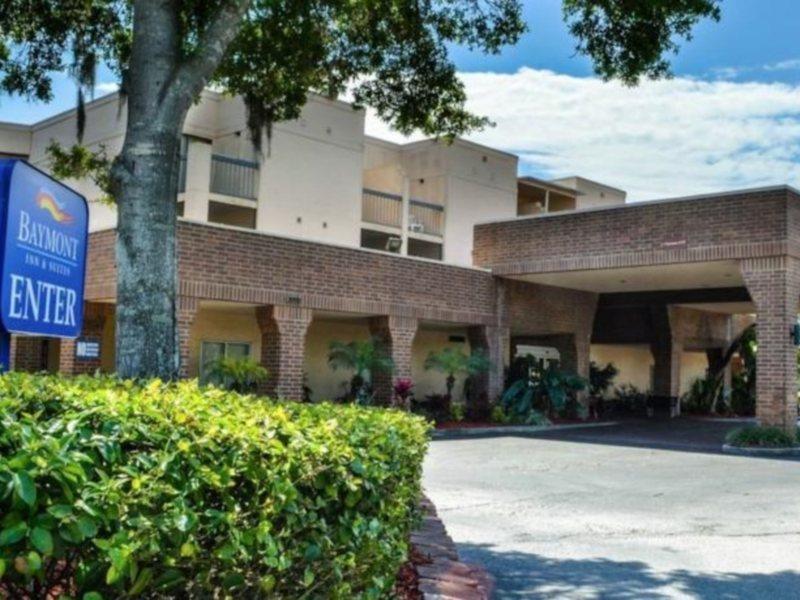Baymont By Wyndham Tampa Near Busch Gardens Hotell Exteriör bild