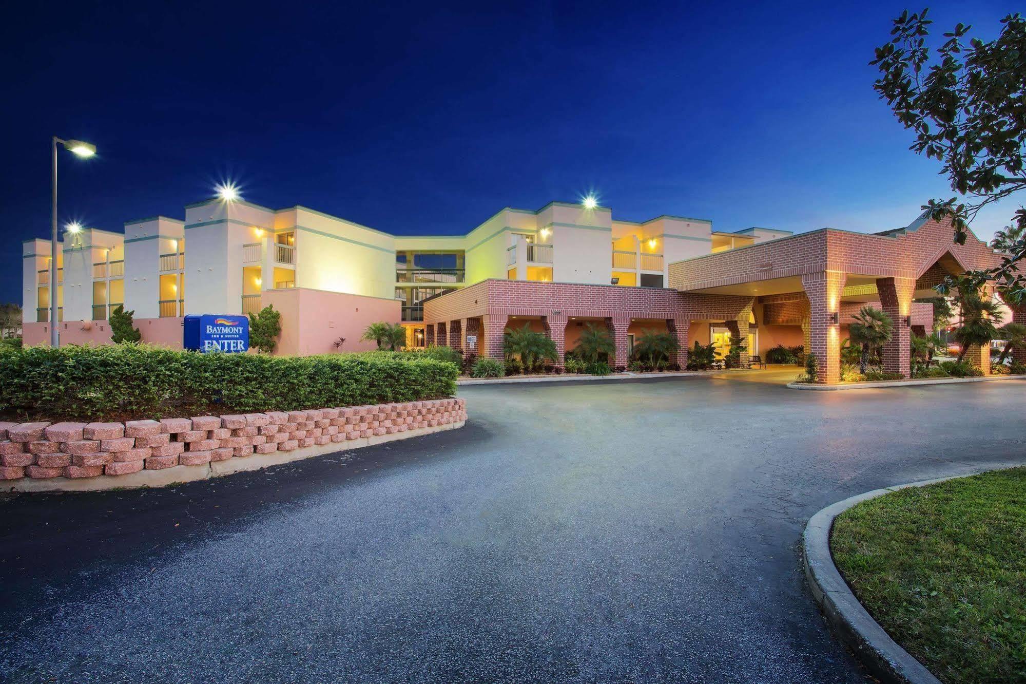 Baymont By Wyndham Tampa Near Busch Gardens Hotell Exteriör bild