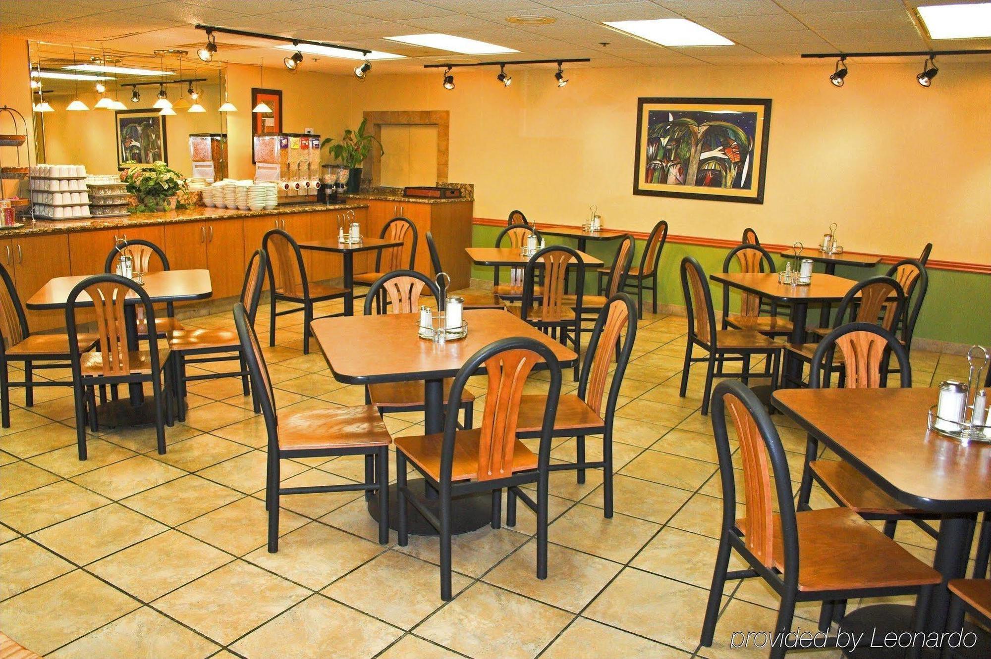 Baymont By Wyndham Tampa Near Busch Gardens Hotell Restaurang bild
